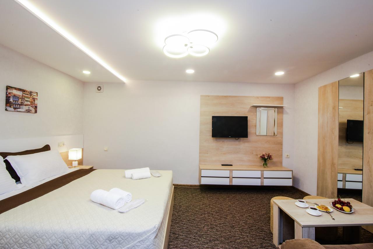 Opera Apartment Very Heart Of Tbilisi Esterno foto